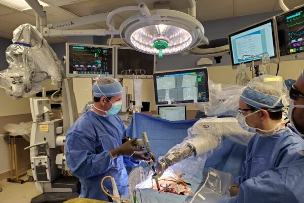 Washington University neurosurgeons perform first navigated robotic-assisted spine surgery in Missouri