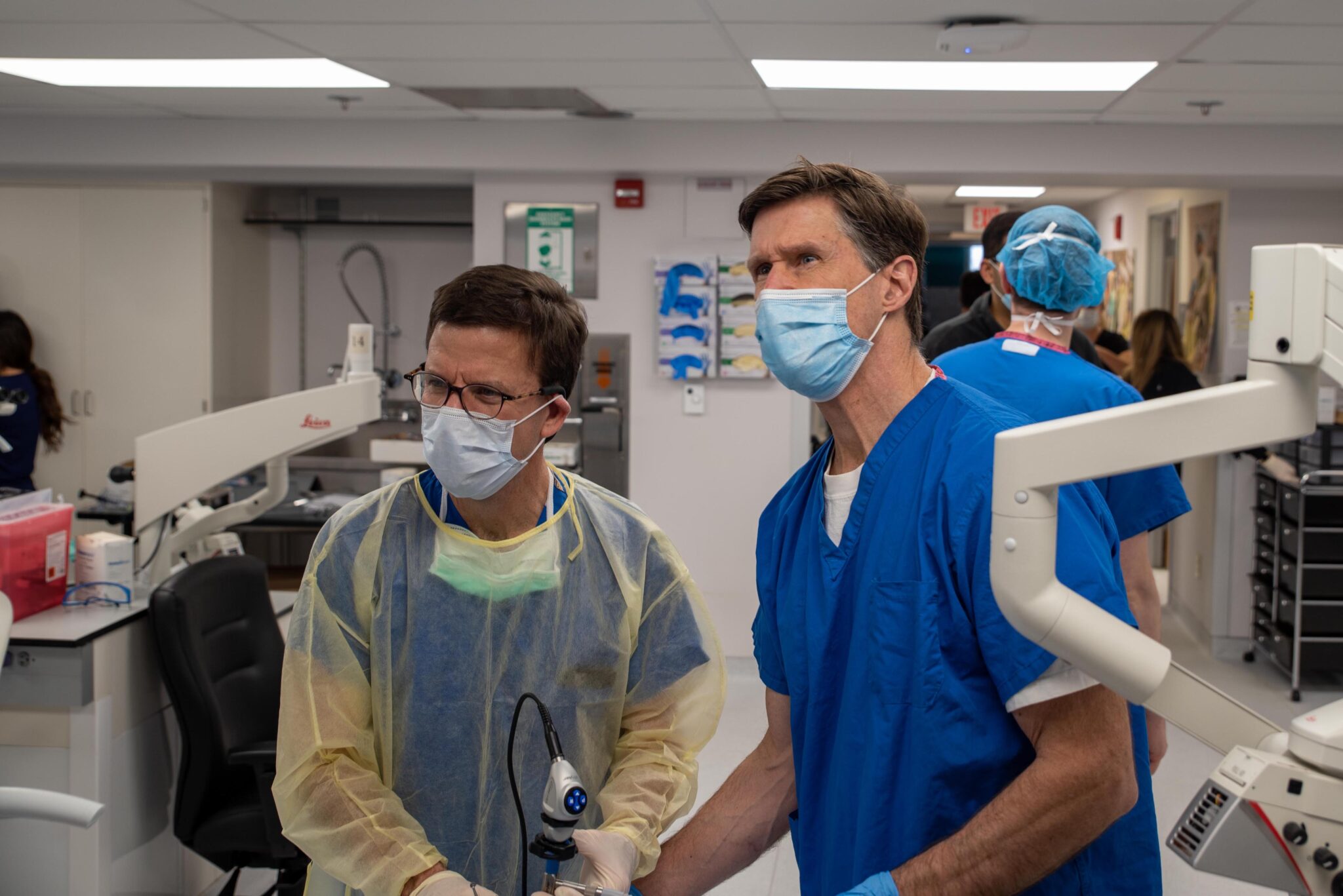 Pioneering surgeons train residents on most advanced skull base